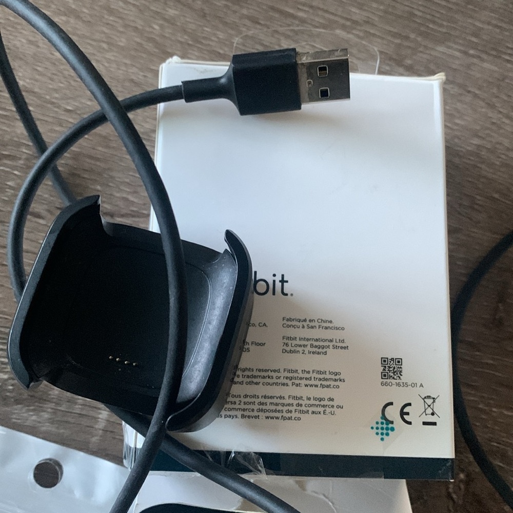 LMT: Fitbit Versa 2 Straps, Bumpers and Chargers (watch is not included). - Picture 12 of 16
